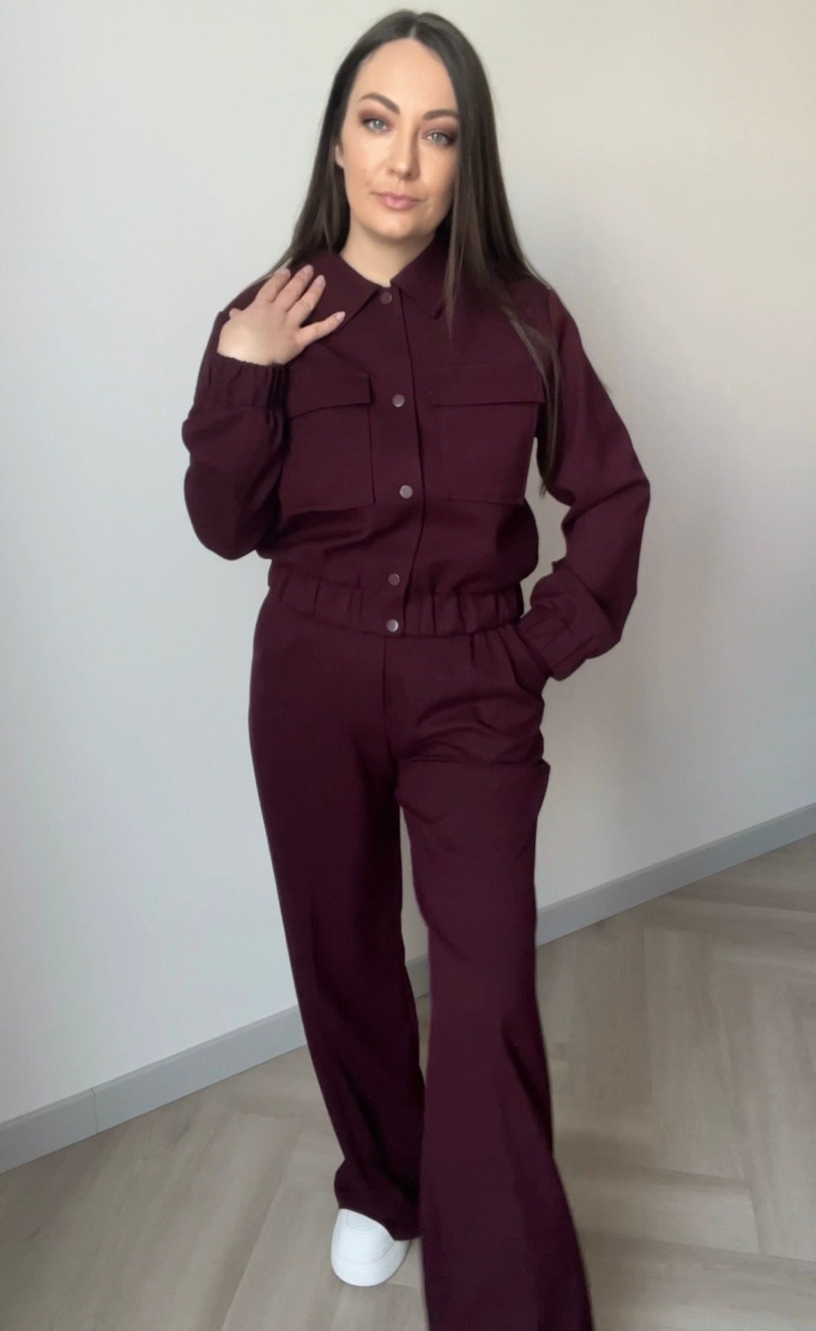 Burgundy kelnės
