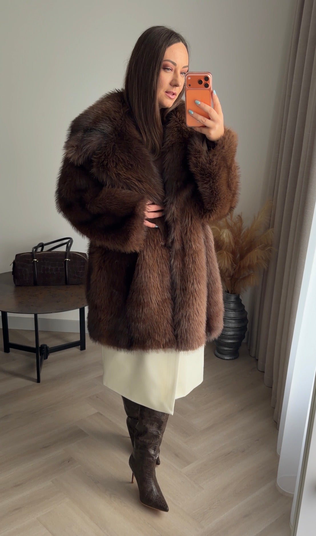 Lumina paltas Chocolate Fur