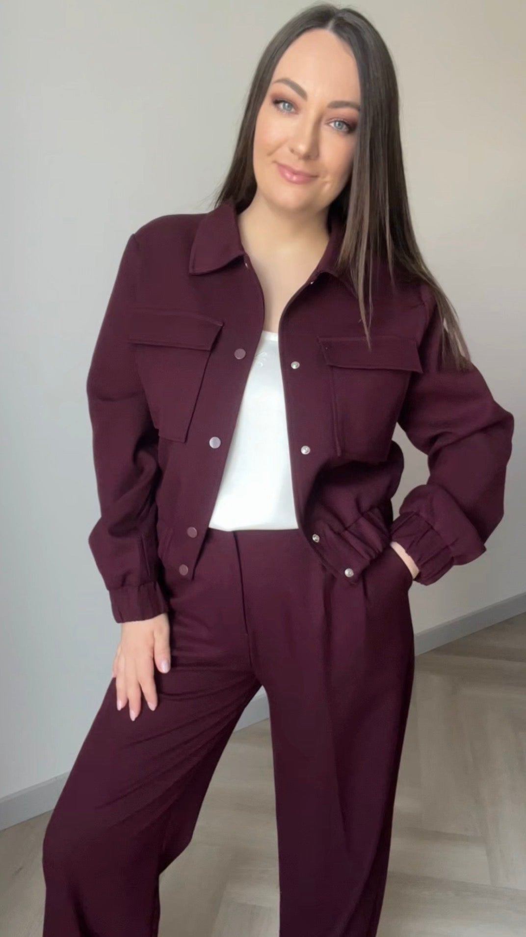 Burgundy kelnės
