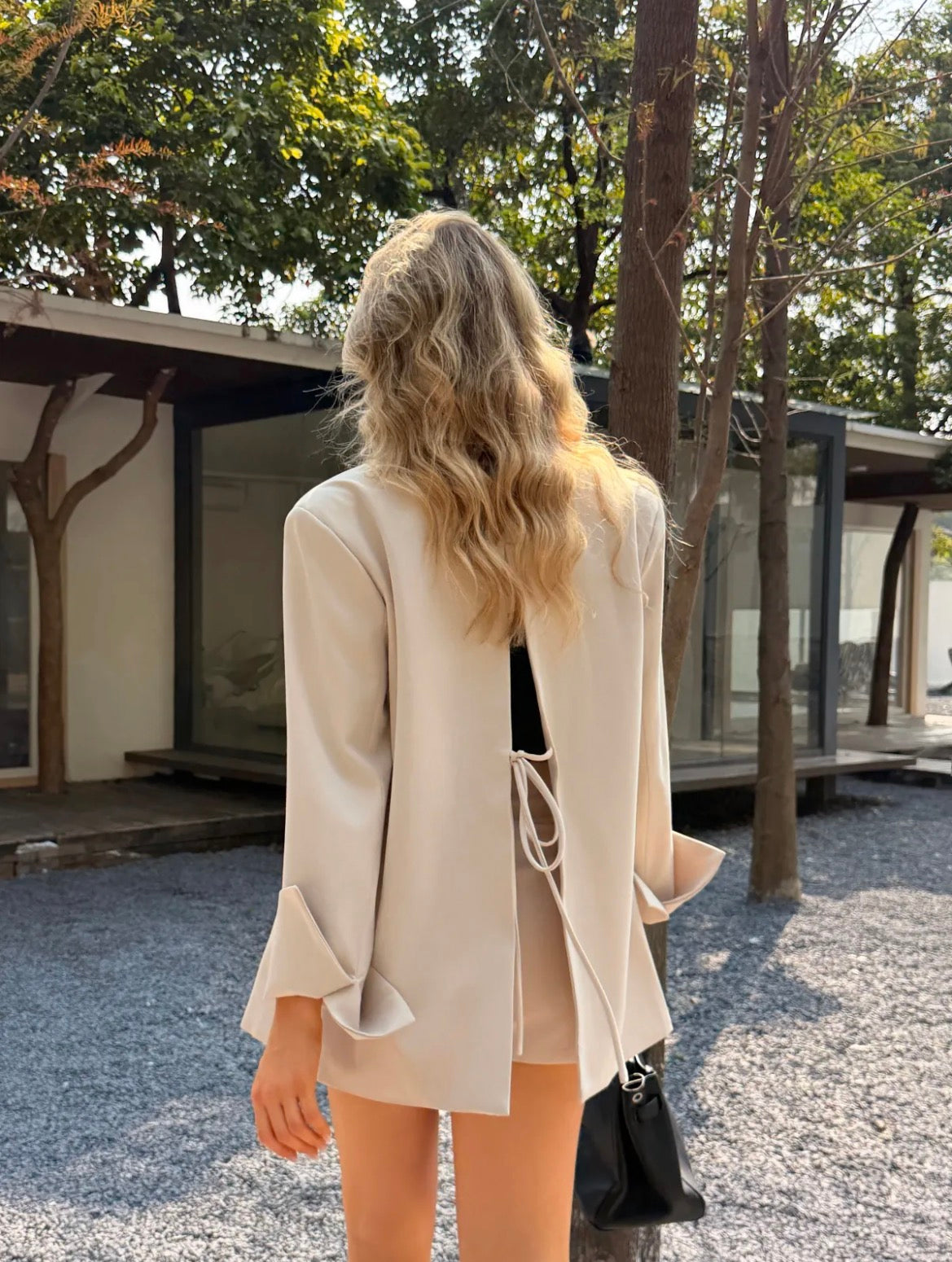 Spring švarkas su skeltuku