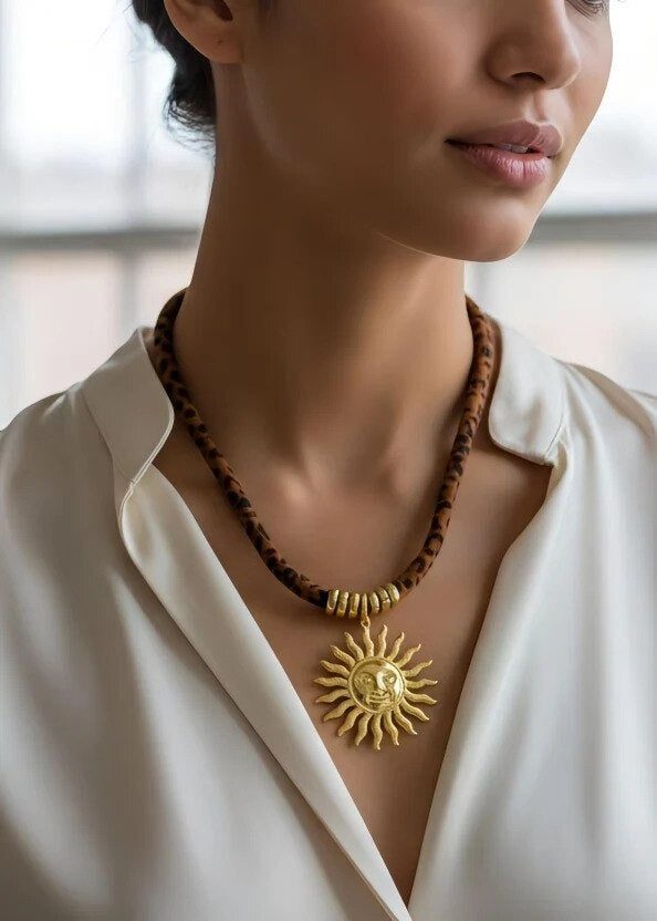 Kaklo vėrinys Saulė leo