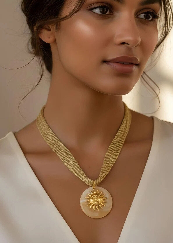 Kaklo vėrinys Saulė